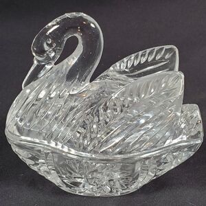 Crystal Nesting Swan